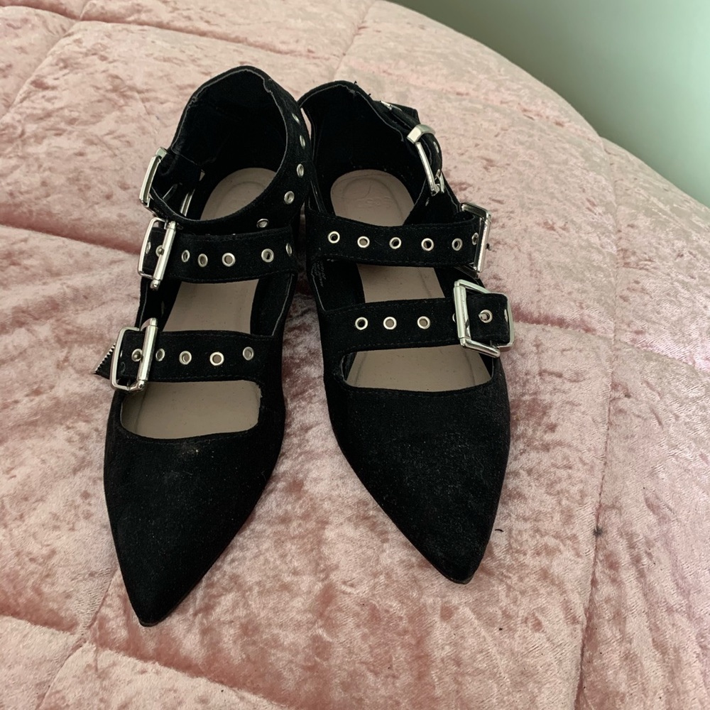 Black pointed toe flats